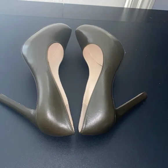 Max Mara womens olive green  size 7.5m pumps heels shoes Italy workwear