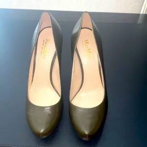 Max Mara womens olive green  size 7.5m pumps heels shoes Italy workwear