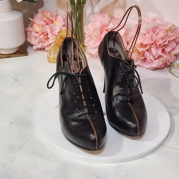 MAX Studio Boots Womens 8.5 Ankle Heel Brown Leather Lace Up Bootie High shoes