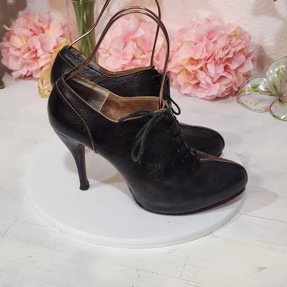 MAX Studio Boots Womens 8.5 Ankle Heel Brown Leather Lace Up Bootie High shoes