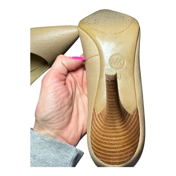 MICHAEL KORS Elegant Tan Women's Pumps Size 8 NWT