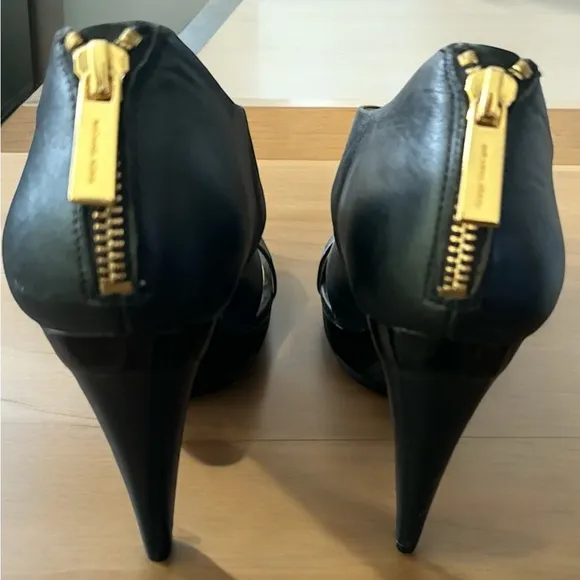 MICHAEL KORS Leather Open Toe, Zip up Back 3.5” heel women’s platform shoes US 6