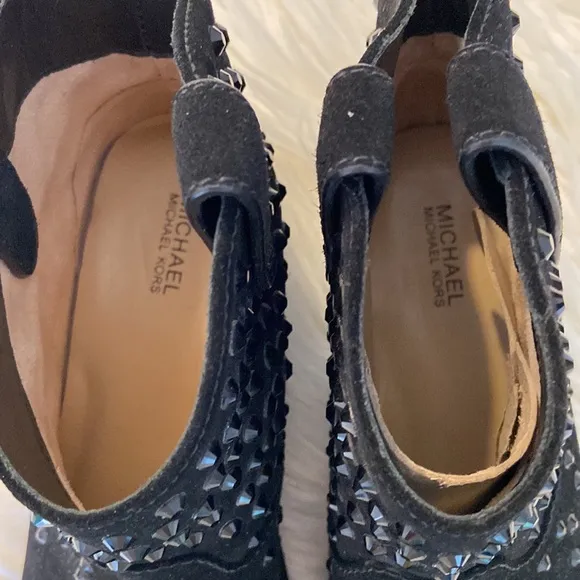 MICHAEL KORS Shoes size 7 BNWOT color black leather well made booties.