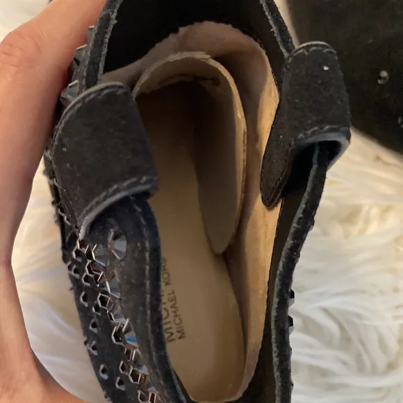 MICHAEL KORS Shoes size 7 BNWOT color black leather well made booties.