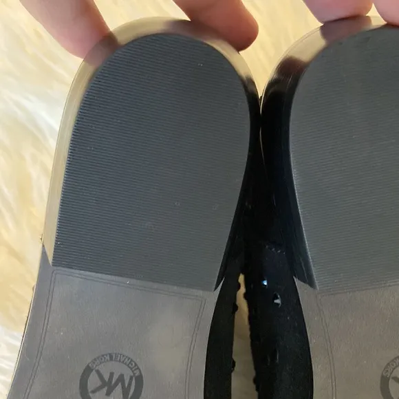 MICHAEL KORS Shoes size 7 BNWOT color black leather well made booties.