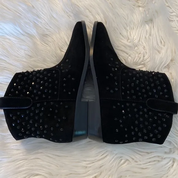 MICHAEL KORS Shoes size 7 BNWOT color black leather well made booties.