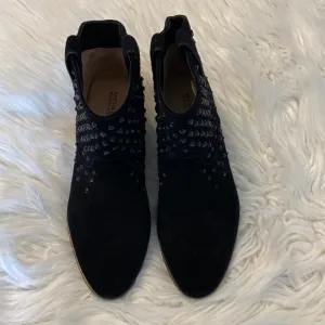 MICHAEL KORS Shoes size 7 BNWOT color black leather well made booties.