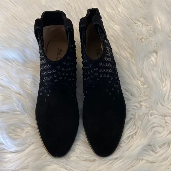 MICHAEL KORS Shoes size 7 BNWOT color black leather well made booties.