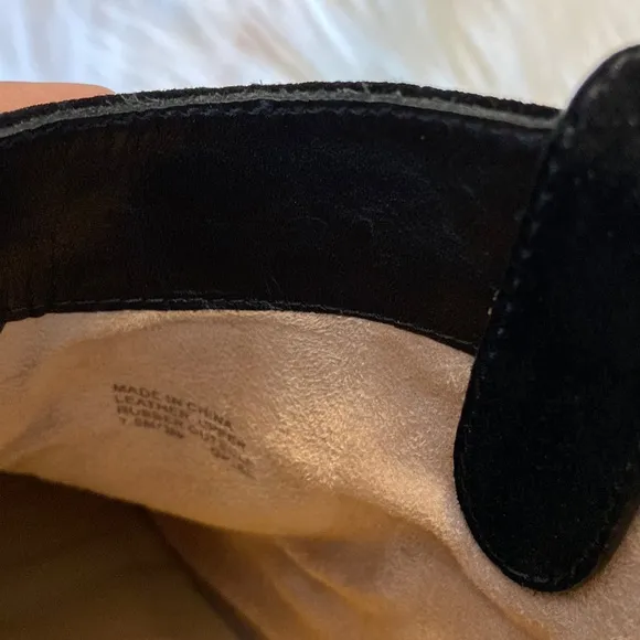 MICHAEL KORS Shoes size 7 BNWOT color black leather well made booties.
