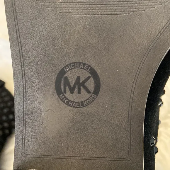MICHAEL KORS Shoes size 7 BNWOT color black leather well made booties.