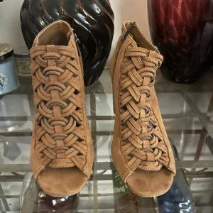 Michael Kors Women's Tan Woven Open-Toe Shoes size 9