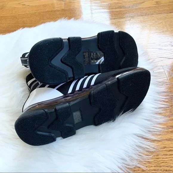 Michael Michael Kors woman’s Kendra Bootie Shoes size 7 Black White