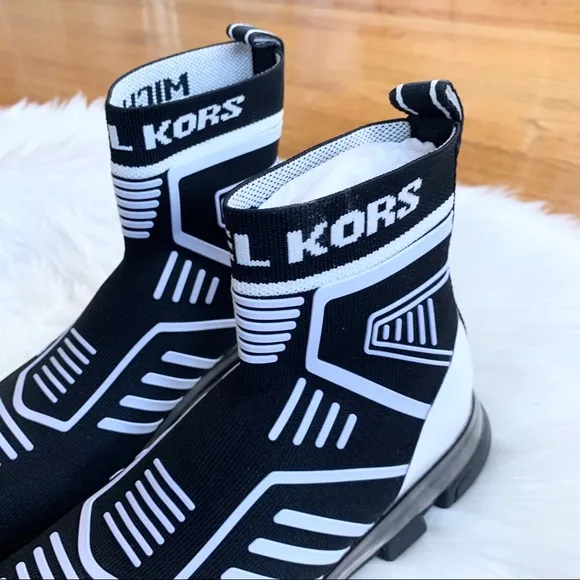 Michael Michael Kors woman’s Kendra Bootie Shoes size 7 Black White