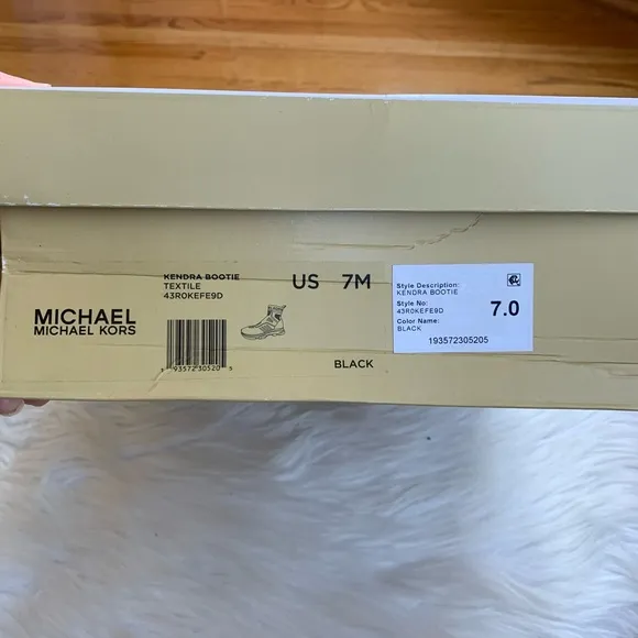 Michael Michael Kors woman’s Kendra Bootie Shoes size 7 Black White