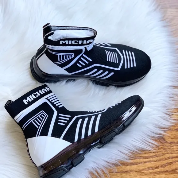 Michael Michael Kors woman’s Kendra Bootie Shoes size 7 Black White