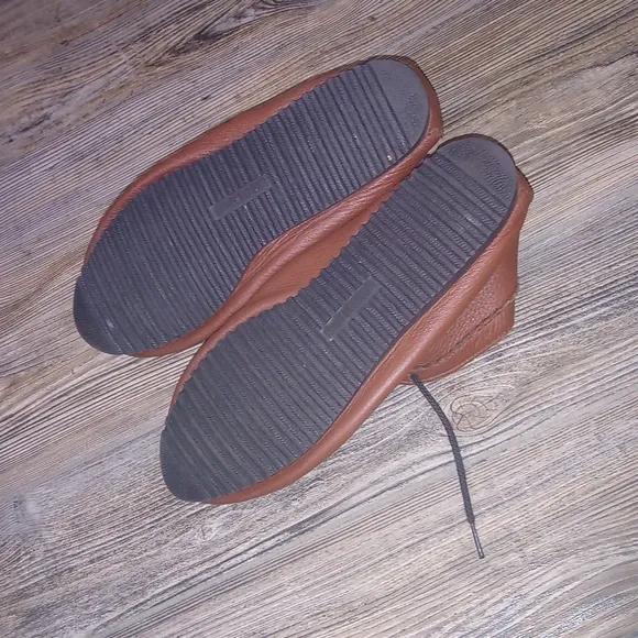 Minnetonka Leather Lightweight Slouchy Lace Up Moccasin Shoes