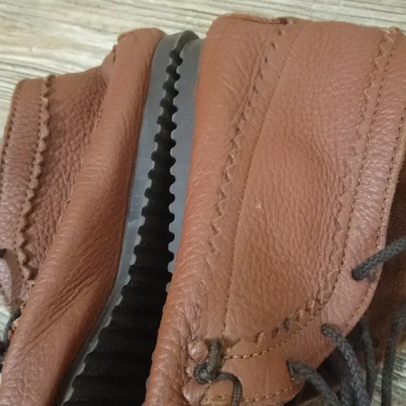 Minnetonka Leather Lightweight Slouchy Lace Up Moccasin Shoes