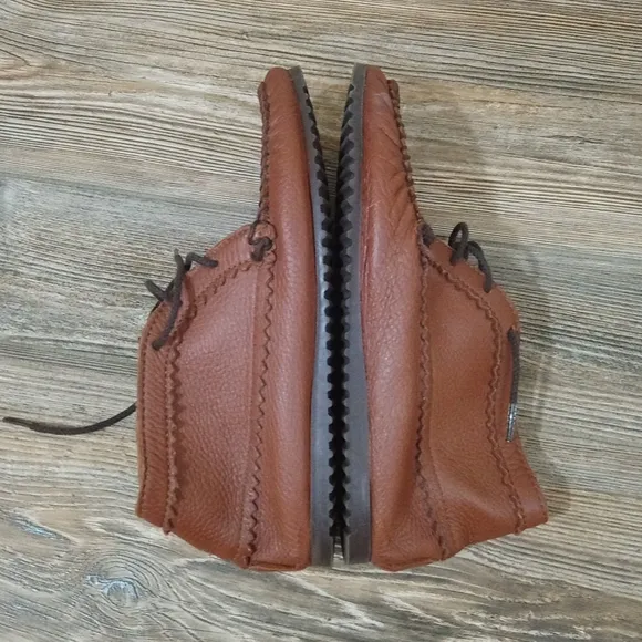 Minnetonka Leather Lightweight Slouchy Lace Up Moccasin Shoes