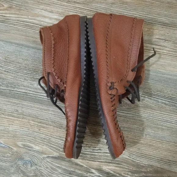 Minnetonka Leather Lightweight Slouchy Lace Up Moccasin Shoes