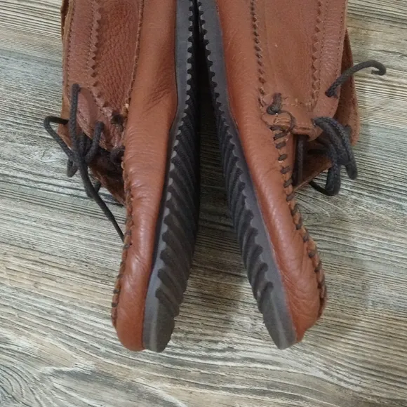 Minnetonka Leather Lightweight Slouchy Lace Up Moccasin Shoes
