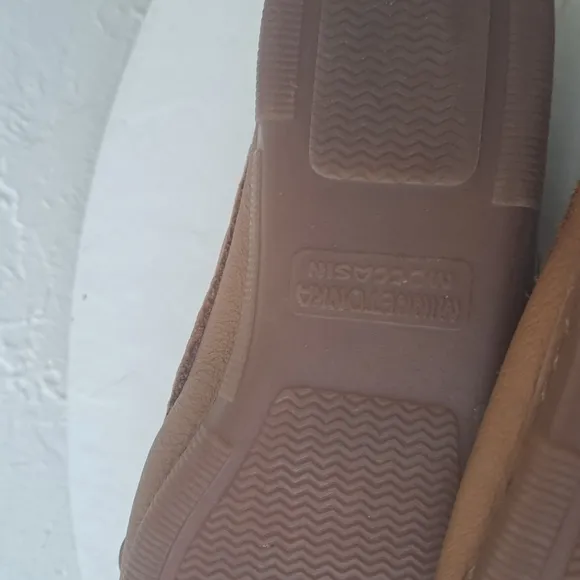 Minnetonka shoes size 8.5