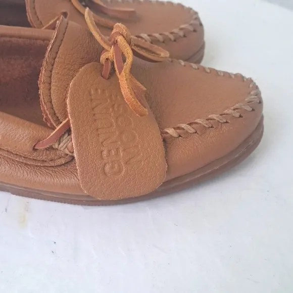 Minnetonka shoes size 8.5