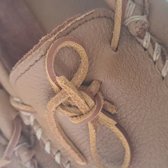 Minnetonka shoes size 8.5