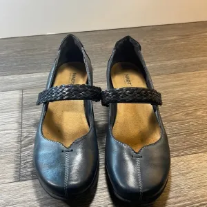NAOT Mary Jane leather shoes woman’s size 6 (f59)