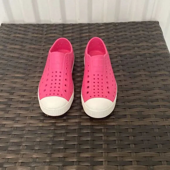 Native Jefferson shoes, junior size 1￼