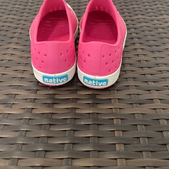 Native Jefferson shoes, junior size 1￼