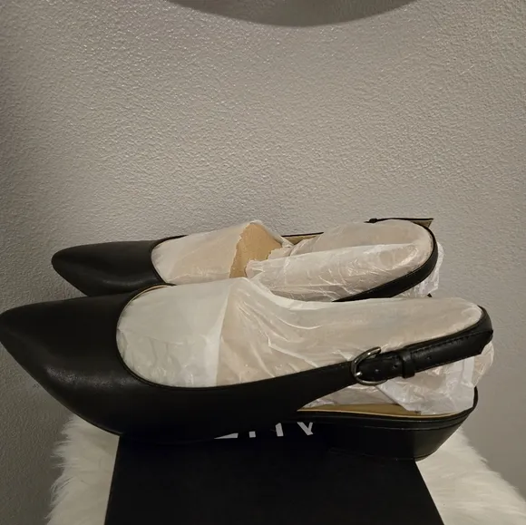 Naturalizer Banks Elegant Black Slingback Women's Shoes