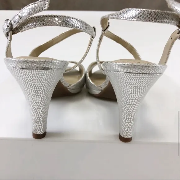 Naturalizer Inspire silver metallic slipper strappy peep toe sandal Size 6.5
