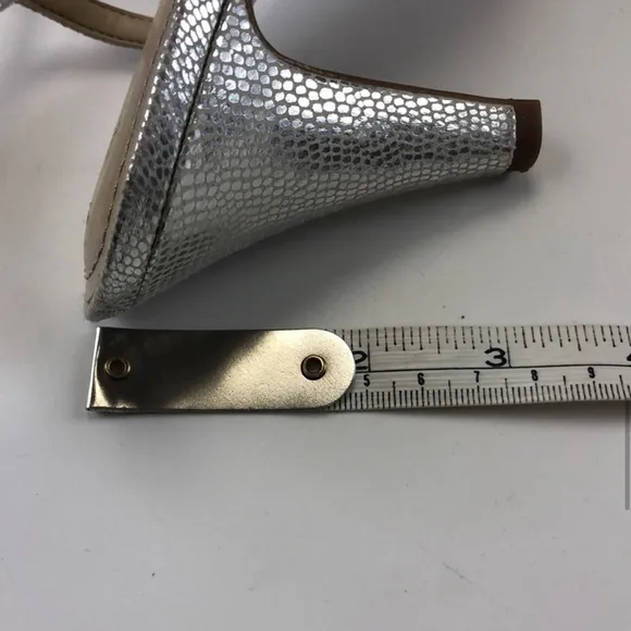 Naturalizer Inspire silver metallic slipper strappy peep toe sandal Size 6.5