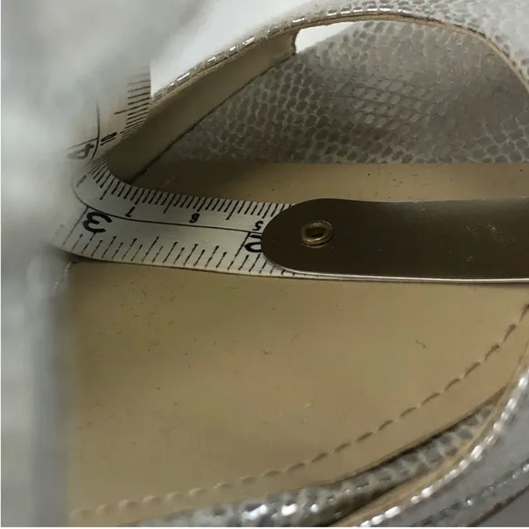 Naturalizer Inspire silver metallic slipper strappy peep toe sandal Size 6.5