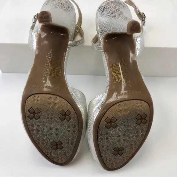 Naturalizer Inspire silver metallic slipper strappy peep toe sandal Size 6.5