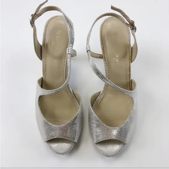 Naturalizer Inspire silver metallic slipper strappy peep toe sandal Size 6.5