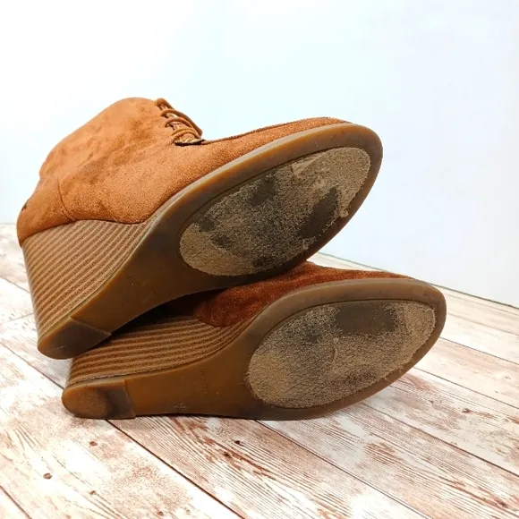 Nautica Suede Like Wedge Heel Ankle Boots Bootie Lace Up Shoes Tan Size 8