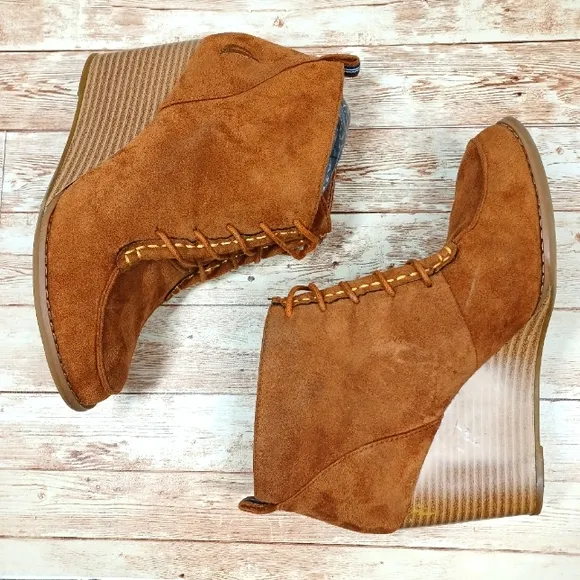 Nautica Suede Like Wedge Heel Ankle Boots Bootie Lace Up Shoes Tan Size 8