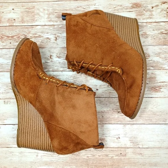 Nautica Suede Like Wedge Heel Ankle Boots Bootie Lace Up Shoes Tan Size 8