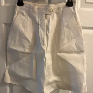 Neiman-Marcus Cream Henry Grethel Shorts Size 8