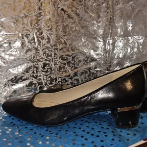 NEVER WORN NATURALIZER WANDA GENUINE LEATHER N5 COMFORT BLACK SHOES LOW HEELS 8N