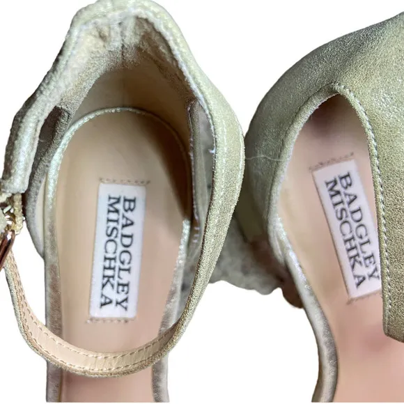 New BADGLEY MISCHKA Clove City Gold Leather Embellished‎ Chunky Heel Sandal