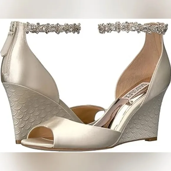 NEW Badgley mischka Thalia wedge ivory sandals
