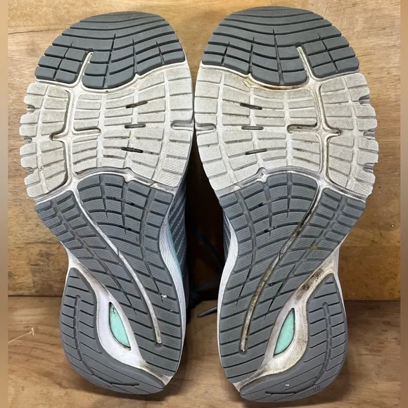 New Balance 860 v10 REFLECTIVE Womens Size 8.5 (B) Running Shoes Gray Silver