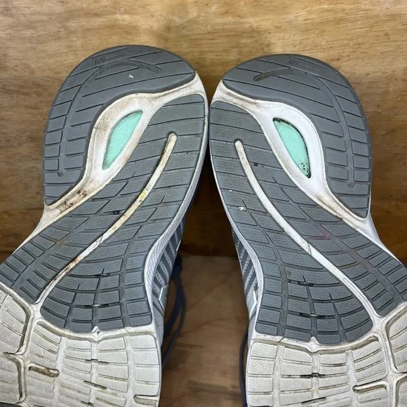 New Balance 860 v10 REFLECTIVE Womens Size 8.5 (B) Running Shoes Gray Silver