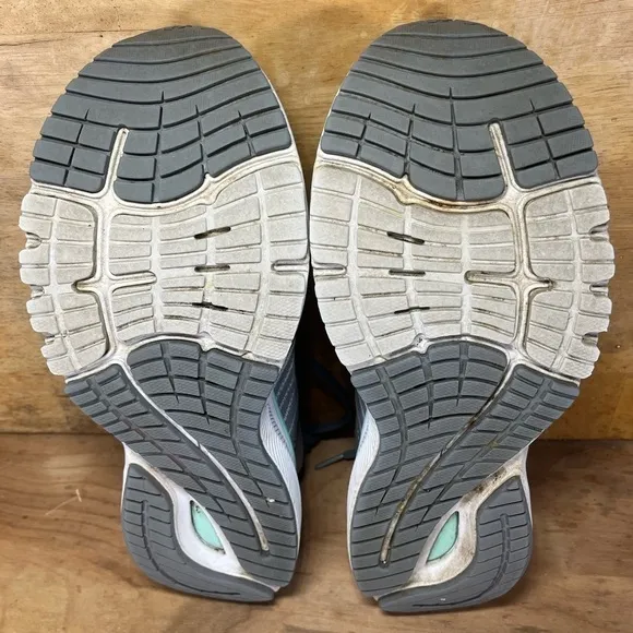 New Balance 860 v10 REFLECTIVE Womens Size 8.5 (B) Running Shoes Gray Silver