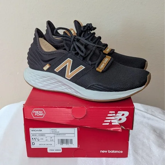 New Balance Men's Fresh Foam Roav V1 Sneaker Black Tan Size 11.5