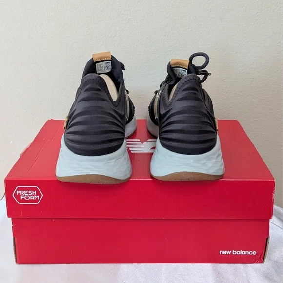 New Balance Men's Fresh Foam Roav V1 Sneaker Black Tan Size 11.5