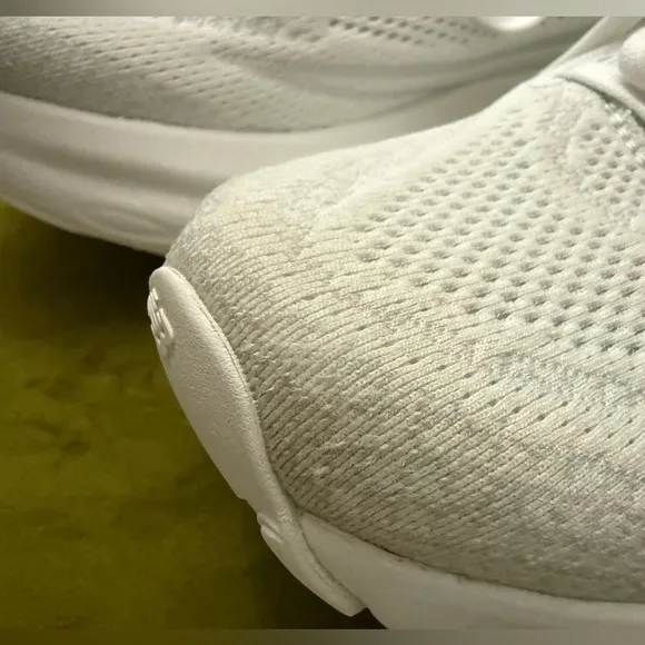 New Balance Women's Fresh Foam X 1080v13 Running Sneakers tennis white size 9