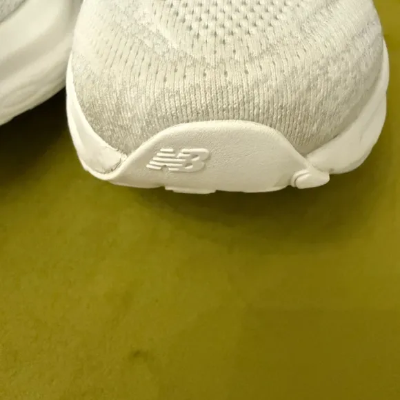 New Balance Women's Fresh Foam X 1080v13 Running Sneakers tennis white size 9
